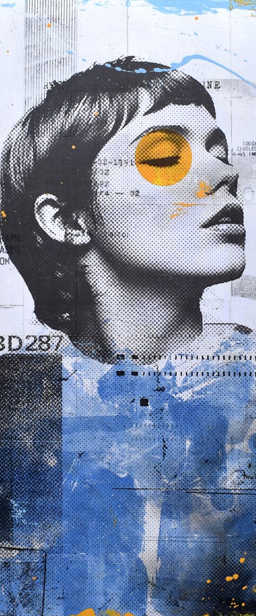 330_Golden Gaze by Manel Villalonga