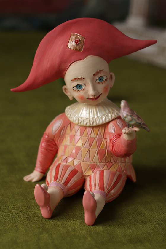 Harlequin with a bird, ceramic sculpture by Elya Yalonetski