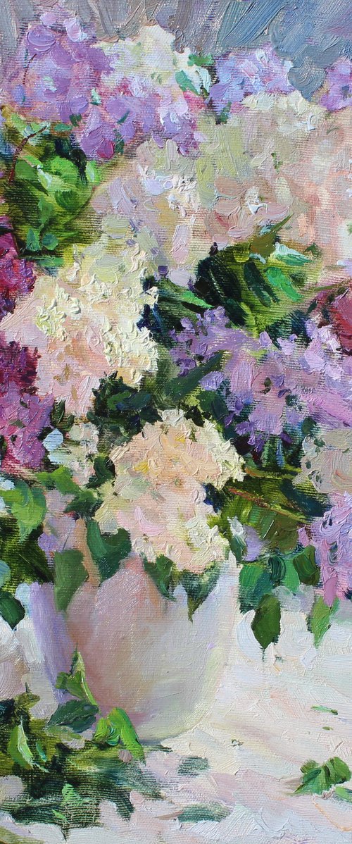 A bouquet of lilacs by Volodymyr Tarabanov