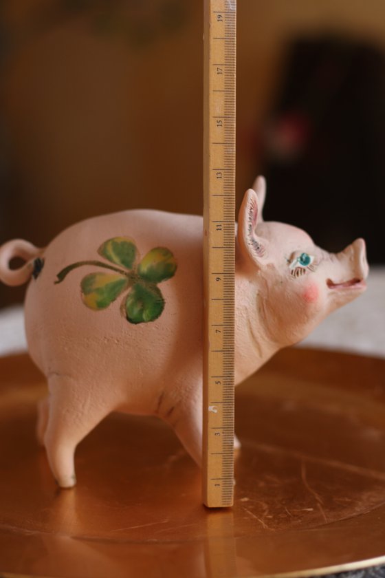 Pig with a lucky clover. by Elya Yalonetski