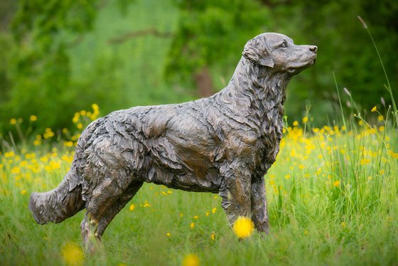 Eden Golden Retriever statue