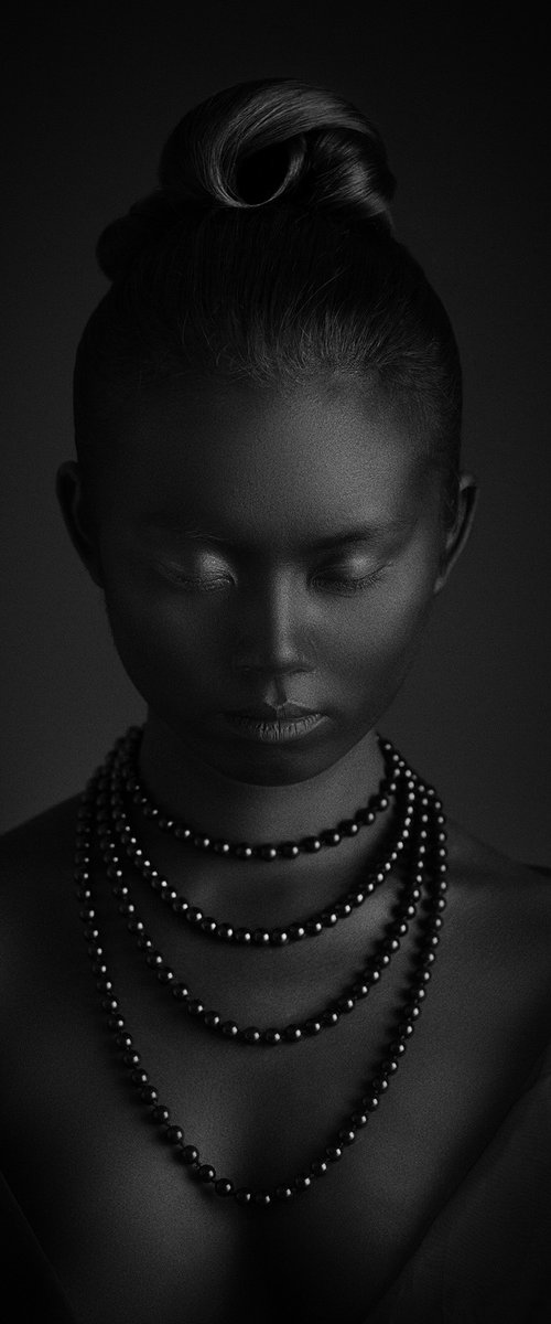 Black pearls I. - Medium Edition by Peter Zelei