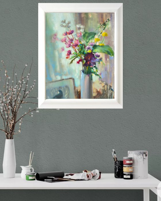 Flowers and a picture with a bird