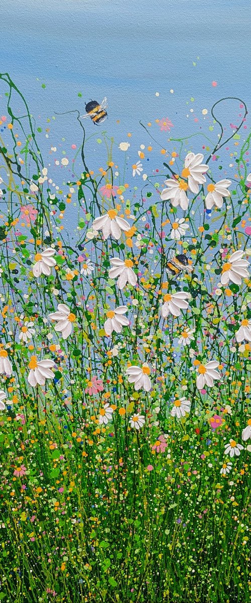 Bee utiful Daisy Meadow #6 by Lucy Moore