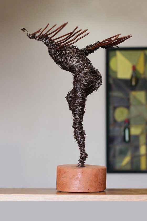 Soaring (46x17x37 3.2kg iron, tufa)