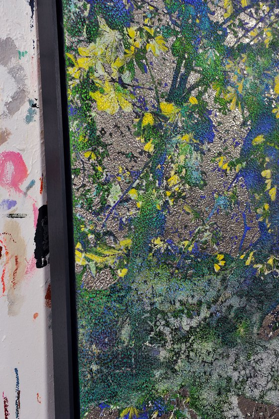 Yellow, green, blue & silver Chestnut.