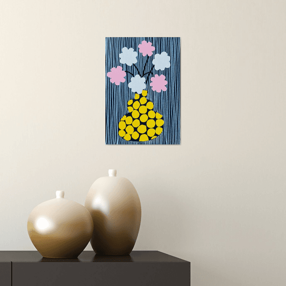 Polka dot vase with flowers