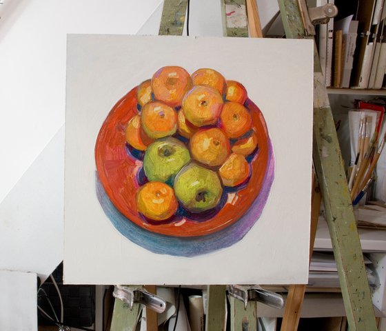 tangerines and apples in a plate