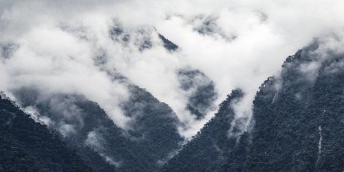 Avalanche de nuages by Rémi Carbonaro