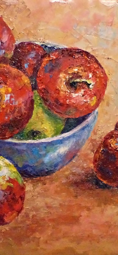 green apple by Liubov Ponomarova