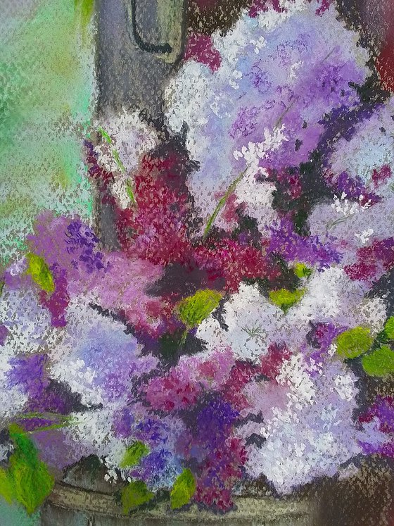 A lavish bouquet of lilacs