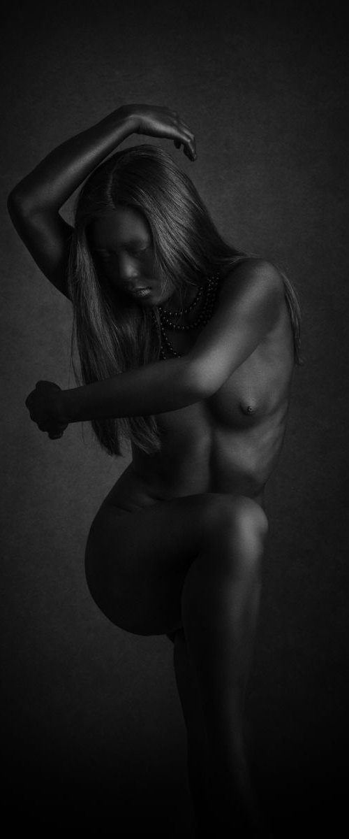 Dancer in the Dark - Art nude by Peter Zelei