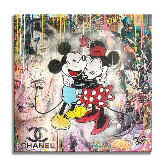 Mickey Hug Paris