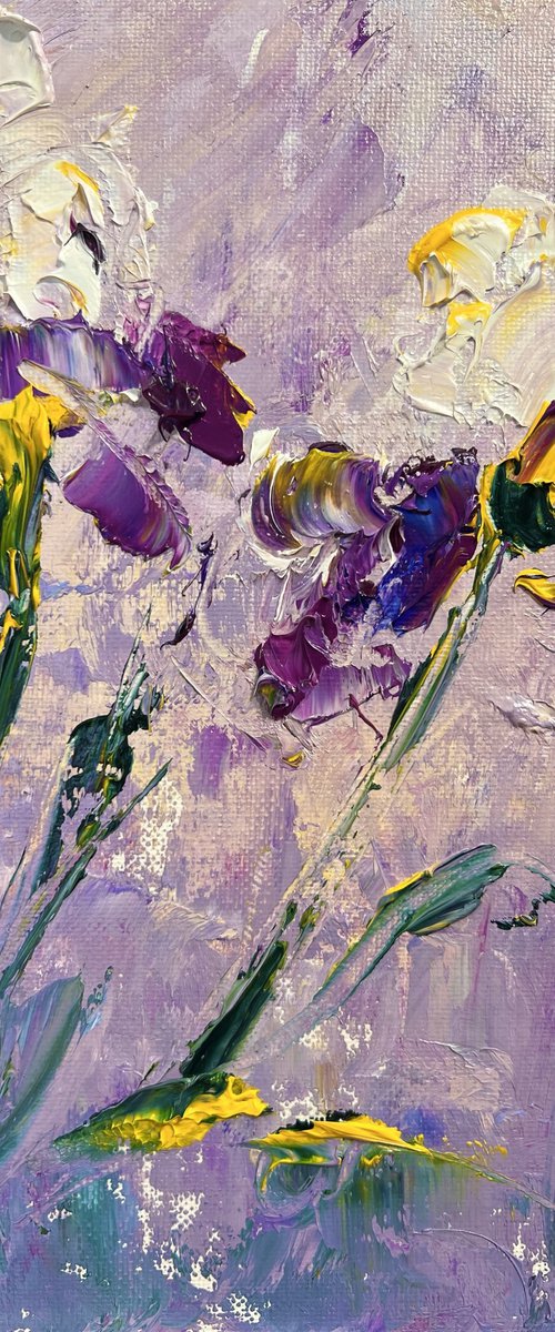 MINI VERY PERI IRIS - Mini Purple Iris. Mini Blue iris. Mini Garden. Mini Flowers. Mini Petals. by Marina Skromova