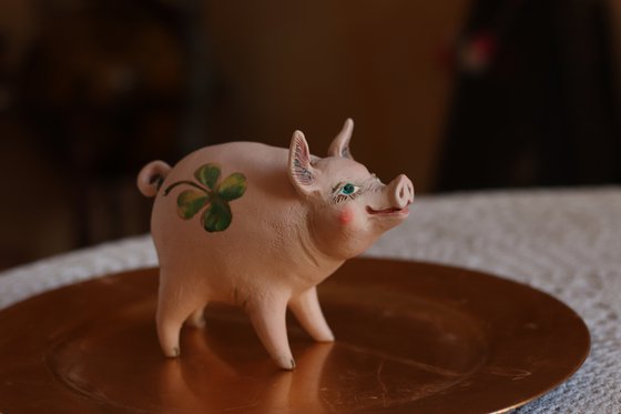 Pig with a lucky clover. by Elya Yalonetski