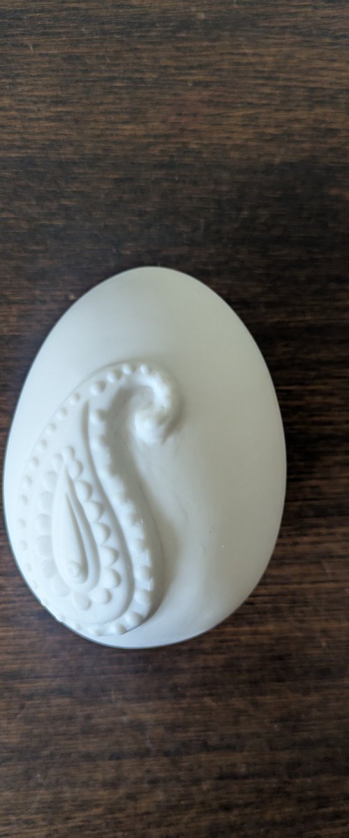 Porcelain egg by Anna Brazhnikova