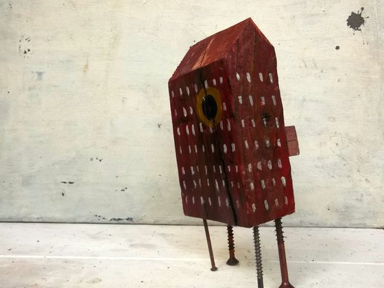 Monolocali Biculi - tiny freaky house in red