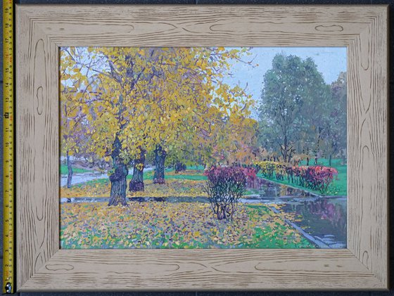 A boulevard in Maryino in the rain. October