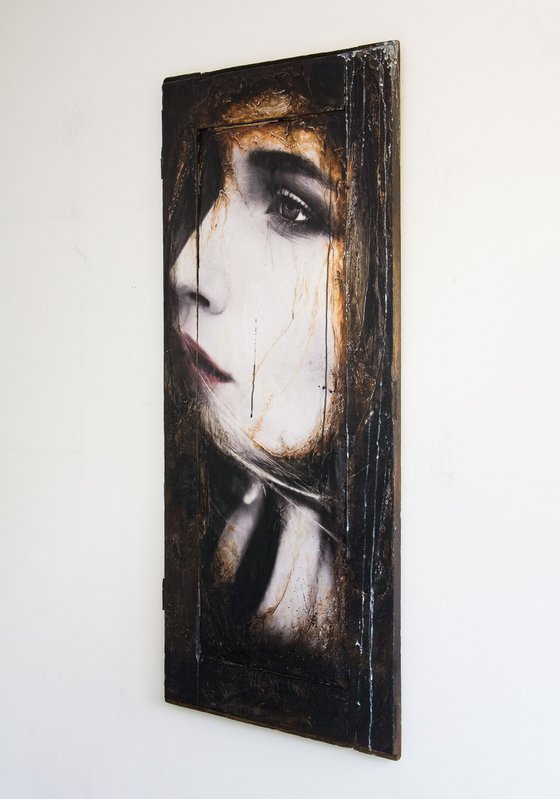 "Shadow of light" (XL artwork 124x57x2.5 cm) - Unique portrait artwork on wood (abstract, portrait, gold, original, resin, beeswax, painting)