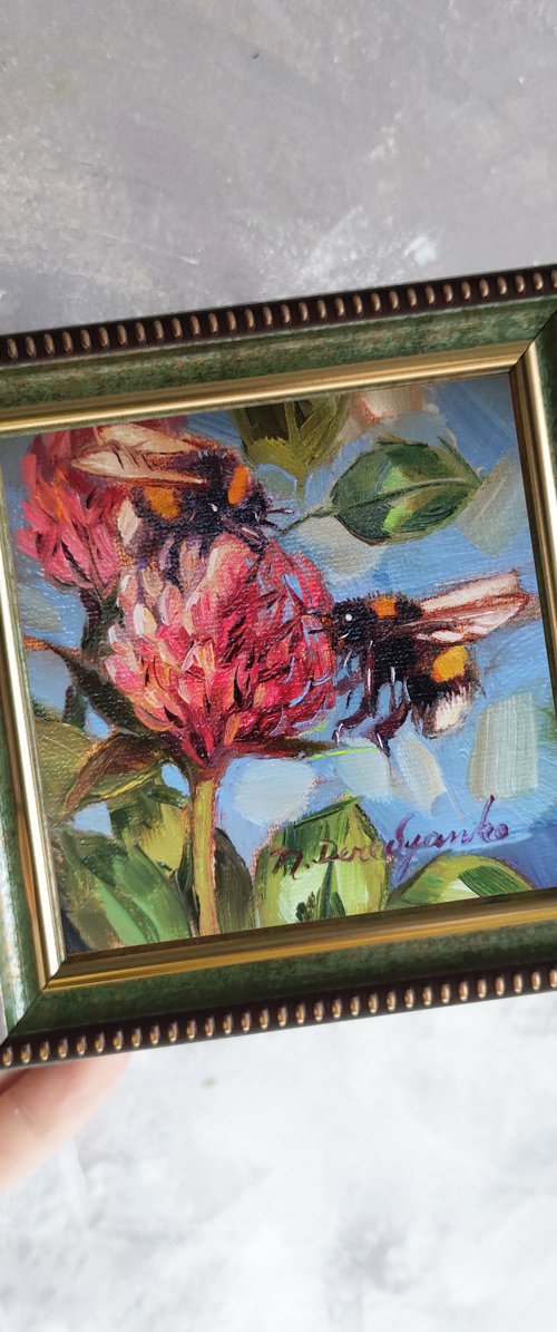 Bumble bee by Nataly Derevyanko