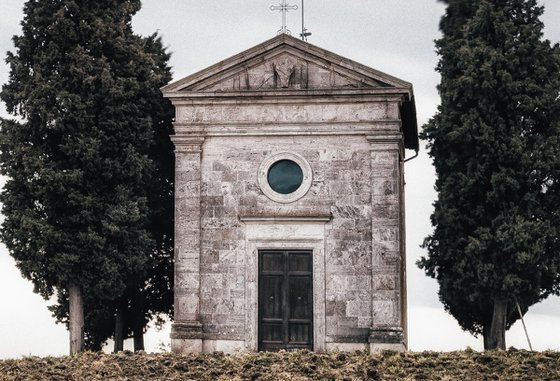 A small chapel in the tuscan countryside