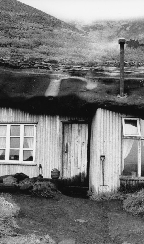 Icelandic house by Matteo Mezzanotte