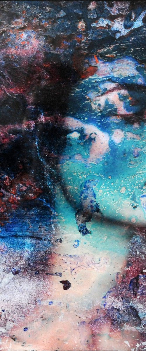 Aqua (small resin edition) by Karin Vermeer