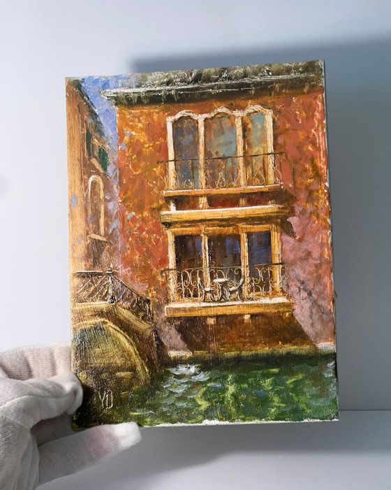 Venice Balcony by the Canal, Old World