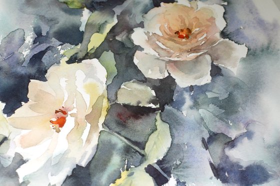 Cheerful bloom / Light roses