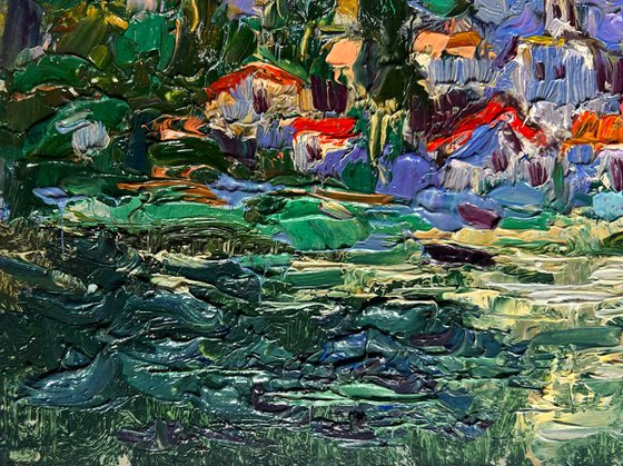 City along the river