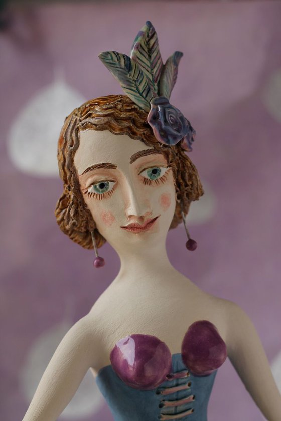 From the Cabaret girls, Girl in blue gloves. Wall sculpture by Elya Yalonetski