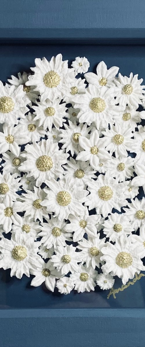 As Fresh as a Daisy (Round on Stiffkey Blue) by Amanda Deadman
