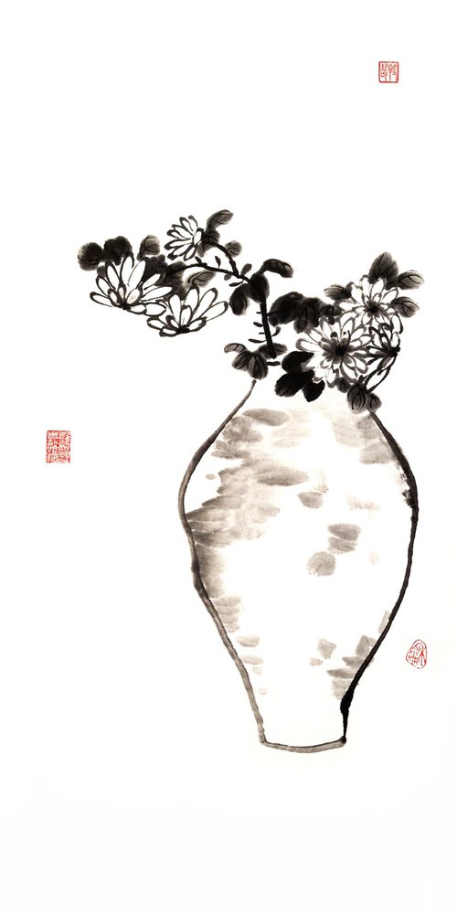Chrysanthemums in a vase, after Bada Shanren (Chinese, 1626–1705) - Oriental Chinese Ink Painting by Ilana Shechter