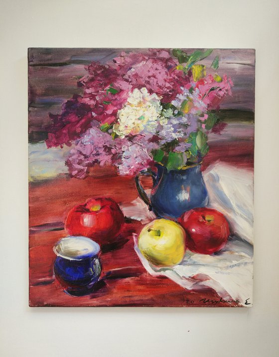 Still life with lilac and apples.