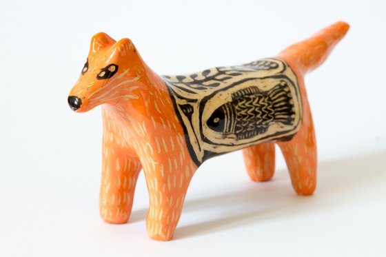 Ceramic sculpture "Fox with fish" 17 x 8 x 4 cm