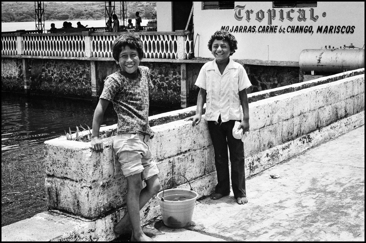 Photorealistic Portrait Photograph By Robbert Frank Hagens, 23 X 17", Fish Friends Mexico 1978, Original Artwork