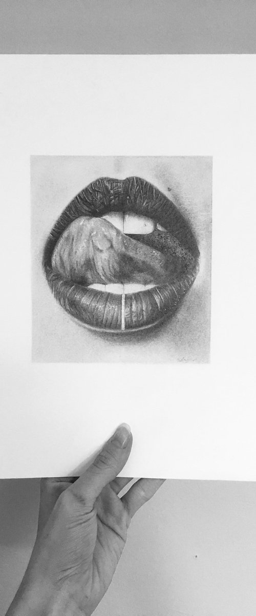 Licking lip drawing with gold details by Amelia Taylor