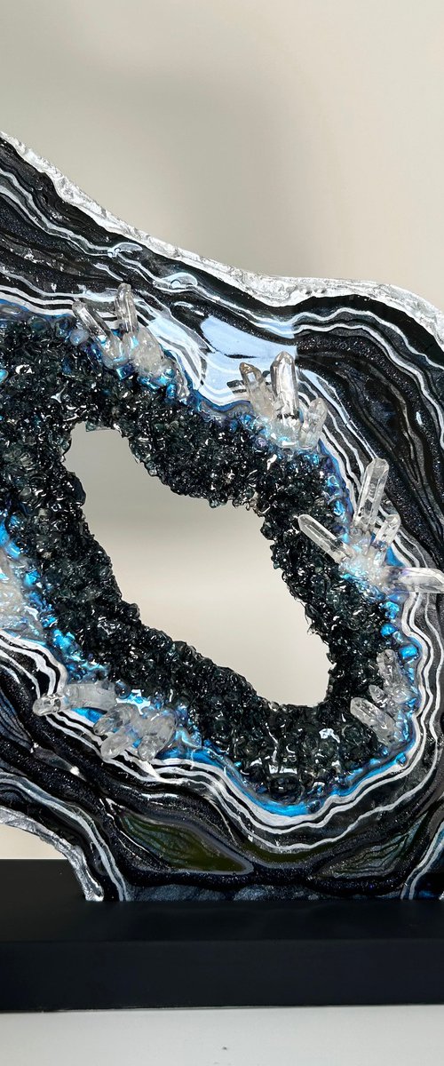 Geode Slice "Onyx" by Alexandra Dobreikin