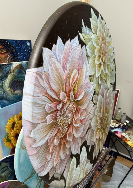 Dahlias Cafe au Light
