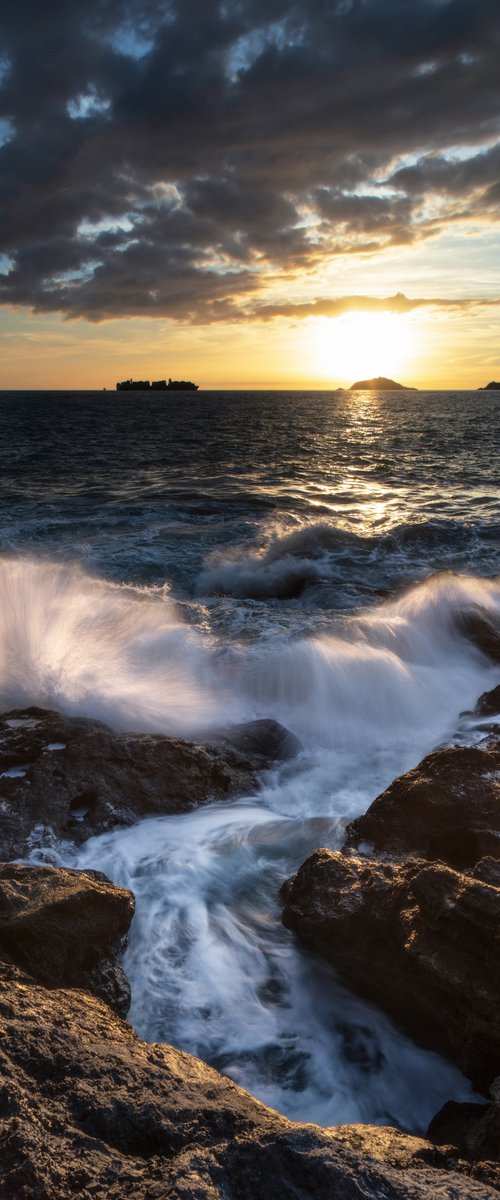 WAVES by Giovanni Laudicina