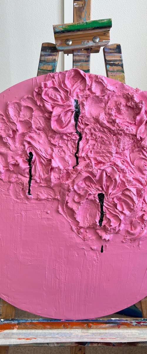 Pink and black circle relief by Sasha Robinson