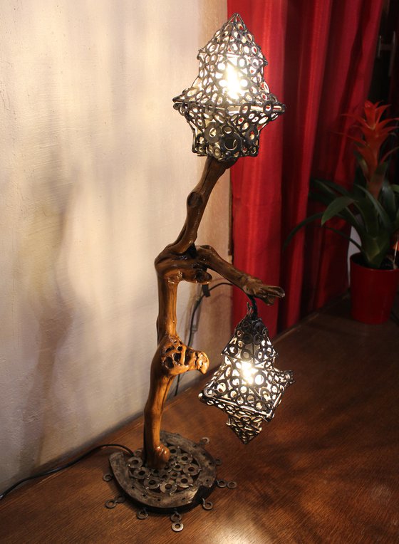 Lamp in vine wood