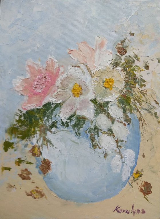 Vase with pink and white flowers
