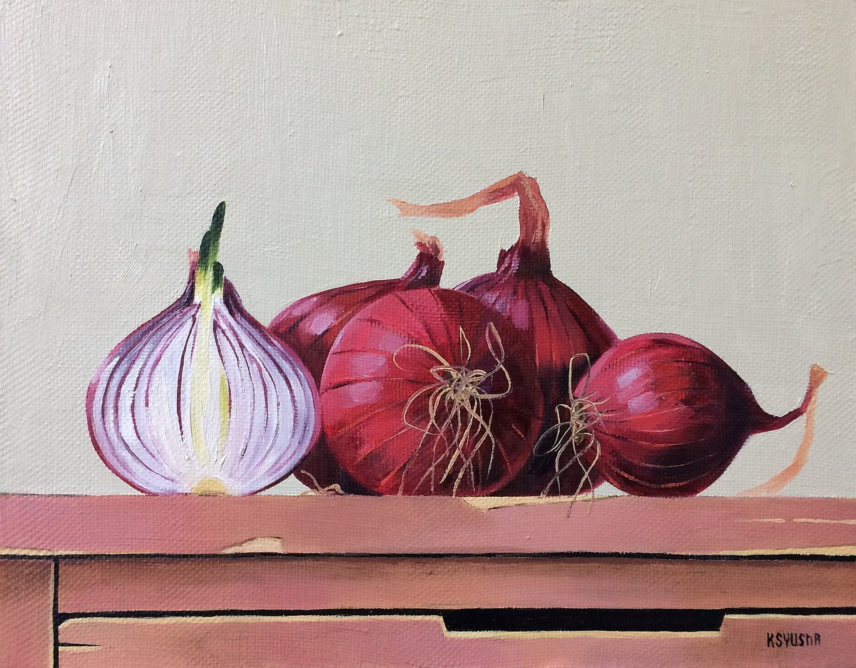 Red onion by Kseniya Berestova