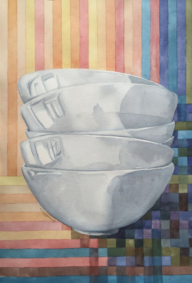 Bowls with geometrical background by Krystyna Szczepanowski