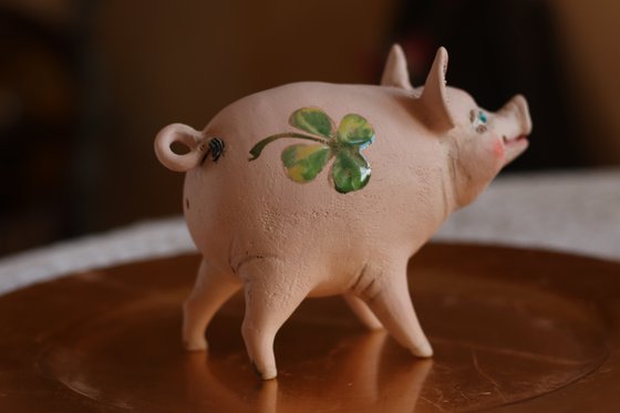 Pig with a lucky clover. by Elya Yalonetski