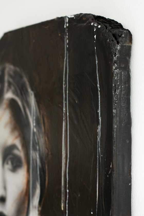 "Before you go" (60x60x3cm) - Unique portrait artwork on wood (abstract, portrait, gouache, original, painting, coffee, acrylic, oil, watercolor, encaustics, beeswax, resin, wood, fingerpaint)