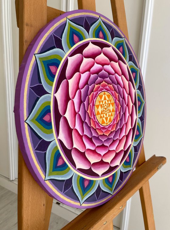 Sri Yantra Unfolding Lotus (Round)