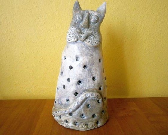 Ceramic cat..