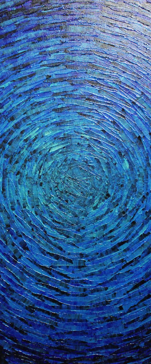 Iridescent bluish shine by Jonathan Pradillon